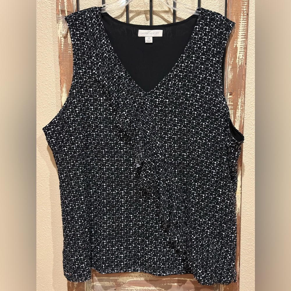 Laura Ashley sleeveless vneck blouse